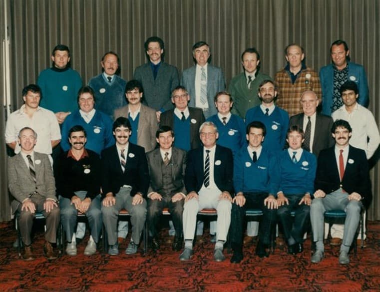 Edwards & Hardy sales teams assembled for a group portrait at the 1987 Auckland conference